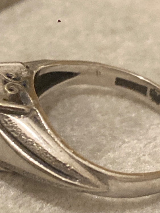 オパールプラチナりんぐ（金・貴金属）の商品画像 - 査定依頼日：2026年1月17日 - 最高査定価格：100,000円