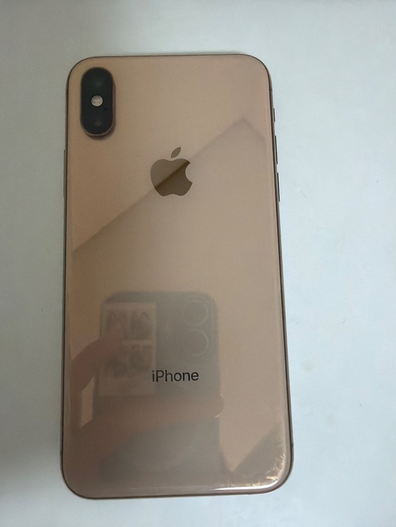 iPhone iPhoneXS 256GB au（スマホ）の商品画像 - 査定依頼日：2026年7月28日 - 最高査定価格：5,000円