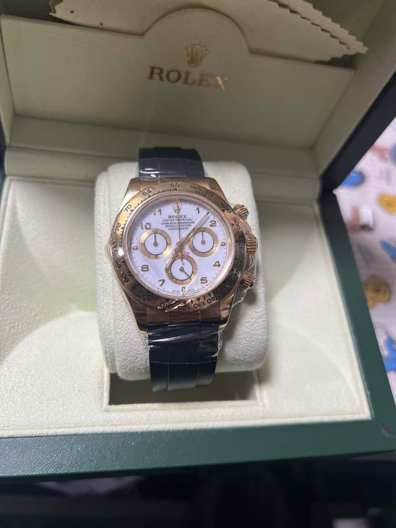 ロレックス コスモグラフ デイトナ オイスターパーペチュアル ウォッチ 18Kイ（高級時計）の商品画像 - 査定依頼日：2025年12月2日 - 最高査定価格：3,500,000円