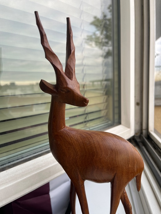 アルプスの一体化木彫り美しいフォーム骨董品。（美術品・骨董品）の商品画像 - 査定依頼日：2025年10月13日 - 最高査定価格：1,000円