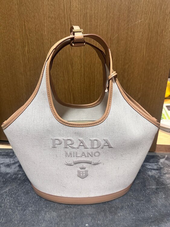 プラダ  （ブランドバッグ）の商品画像 - 査定依頼日：2025年5月21日 - 最高査定価格：170,000円