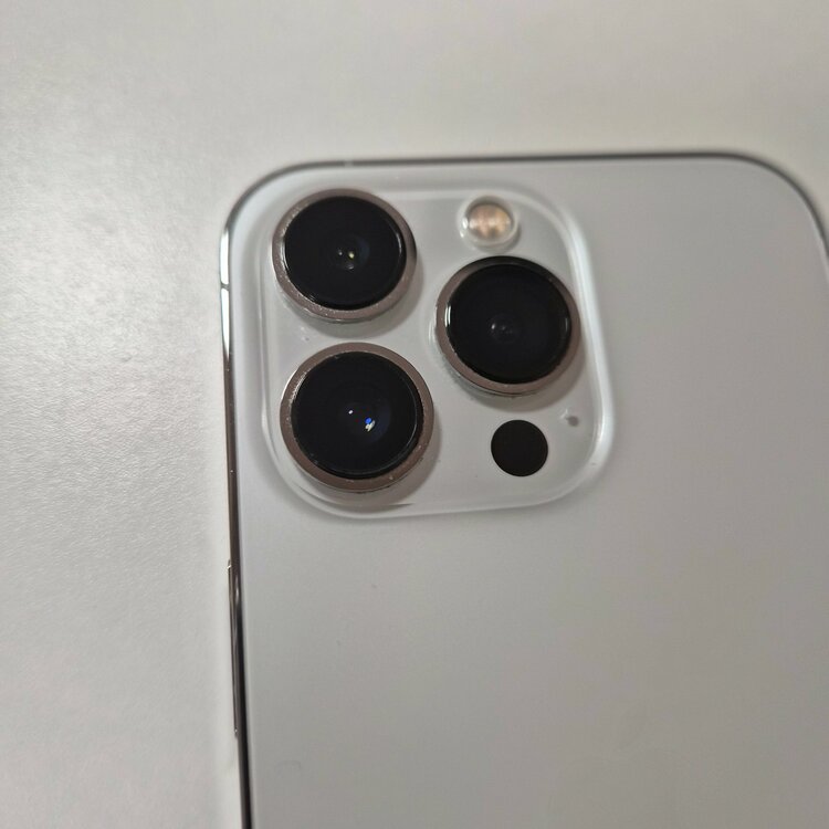 iPhone 13 Pro 256GB SIMフリー（スマホ）の商品画像 - 査定依頼日：2026年3月5日 - 最高査定価格：49,000円