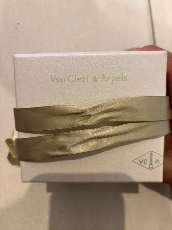 ヴァンクリーフアンドアーペル　ペルレシニアチュールブレスレットYG（金・貴金属）の商品画像 - 査定依頼日：2025年10月27日 - 最高査定価格：750,000円