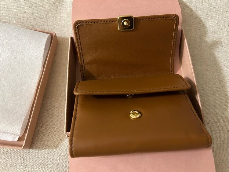 ミュウミュウ  （ブランドバッグ）の商品画像 - 査定依頼日：2025年6月1日 - 最高査定価格：45,000円