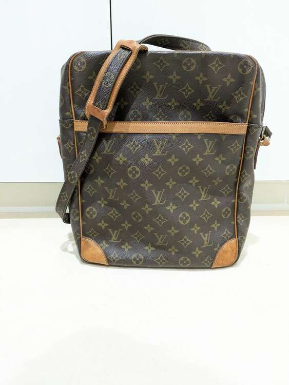 ダヌーブ（ブランドバッグ）の商品画像 - 査定依頼日：2025年5月28日 - 最高査定価格：10,000円