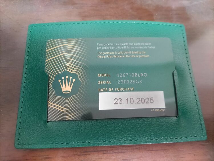 ロレックス GMTマスター 126719blro（高級時計）の商品画像 - 査定依頼日：2025年11月9日 - 最高査定価格：6,050,000円