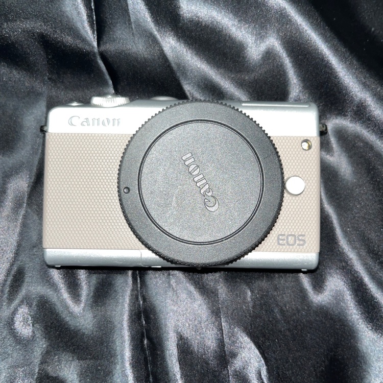 ミラーレス一眼（カメラ）の商品画像 - 査定依頼日：2025年10月15日 - 最高査定価格：30,000円