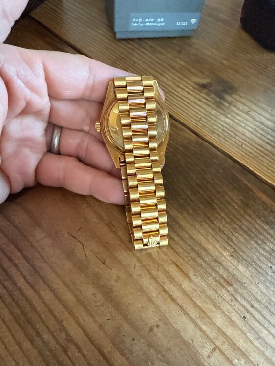 ロレックス パーペチュアルデイト （高級時計）の商品画像 - 査定依頼日：2025年3月25日 - 最高査定価格：2,400,000円