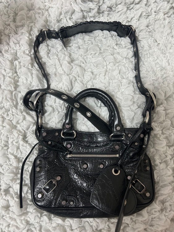 バレンシアガ  （ブランドバッグ）の商品画像 - 査定依頼日：2025年8月16日 - 最高査定価格：180,000円