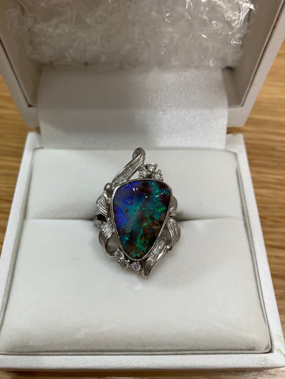 天然石ボルダー・オパール、天然ダイヤモンド（脇石）（宝石）の商品画像 - 査定依頼日：2022年11月4日 - 最高査定価格：75,000円