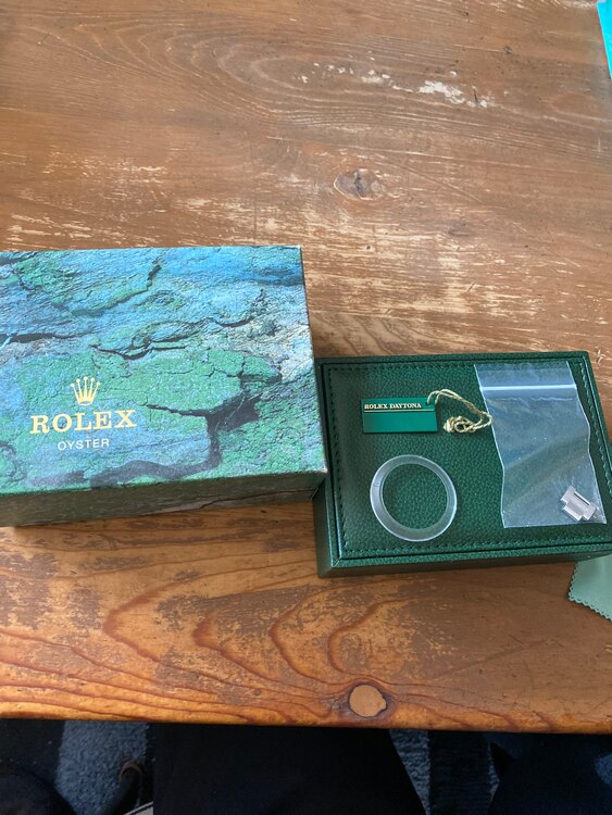 ロレックス デイトナ 1652（高級時計）の商品画像 - 査定依頼日：2025年4月18日 - 最高査定価格：4,500,000円