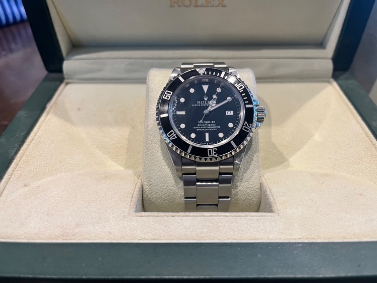 ロレックス シードゥエラー 1660（高級時計）の商品画像 - 査定依頼日：2025年10月9日 - 最高査定価格：1,350,000円