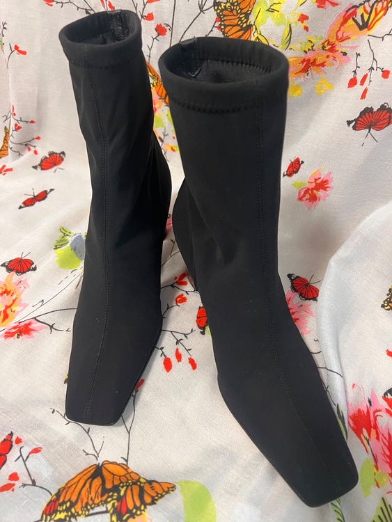 黒 ショート ニット ブーツ ストレッチ チャンキーヒール（古着・ファッション）の商品画像 - 査定依頼日：2026年3月23日 - 最高査定価格：13,000円