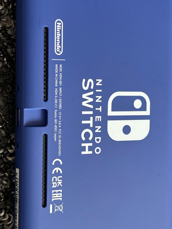 ニンテンドースイッチ　ライト（ゲーム機本体・ゲームソフト）の商品画像 - 査定依頼日：2023年11月2日 - 最高査定価格：9,000円