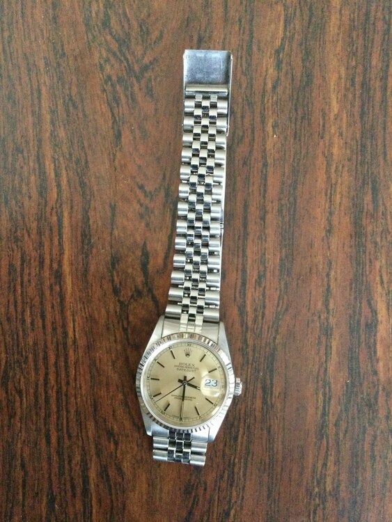 ロレックス デイトジャスト 126234（高級時計）の商品画像 - 査定依頼日：2025年3月27日 - 最高査定価格：1,300,000円