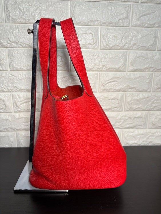 エルメス ピコタンロックＭＭ トリヨンクレマンス ルージュクー A刻印 （ブランドバッグ）の商品画像 - 査定依頼日：2025年9月3日 - 最高査定価格：300,000円