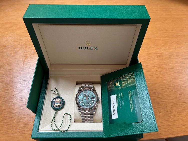 ロレックス スカイドゥエラー 33693（高級時計）の商品画像 - 査定依頼日：2026年4月4日 - 最高査定価格：4,330,000円