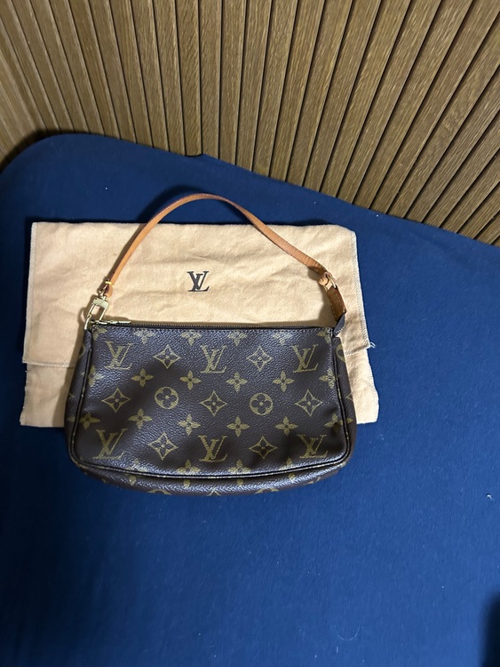 ポーチ（ブランドバッグ）の商品画像 - 査定依頼日：2025年10月2日 - 最高査定価格：65,000円