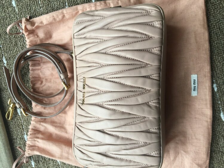 ミュウミュウ  （ブランドバッグ）の商品画像 - 査定依頼日：2025年4月28日 - 最高査定価格：52,000円