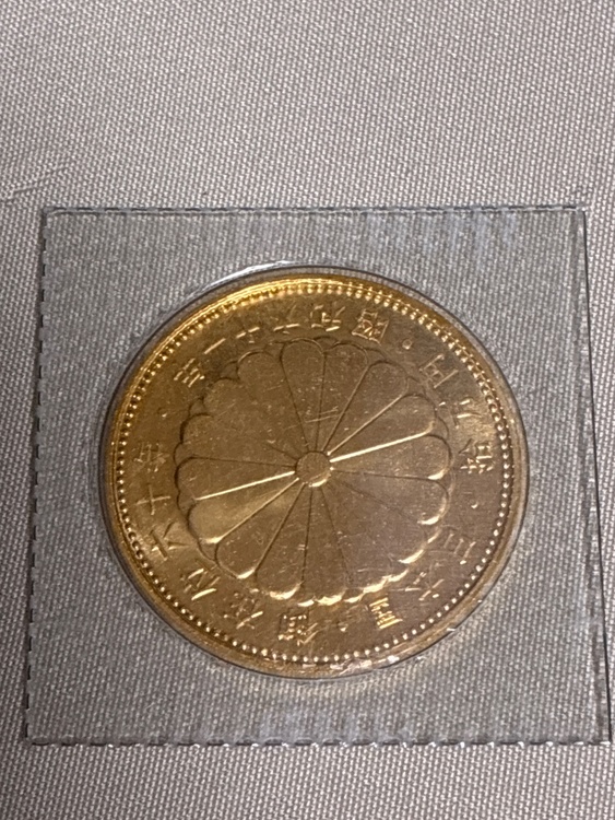 １０万円金貨　天皇陛下御在位６０年記念　（金・貴金属）の商品画像 - 査定依頼日：2026年4月13日 - 最高査定価格：480,000円