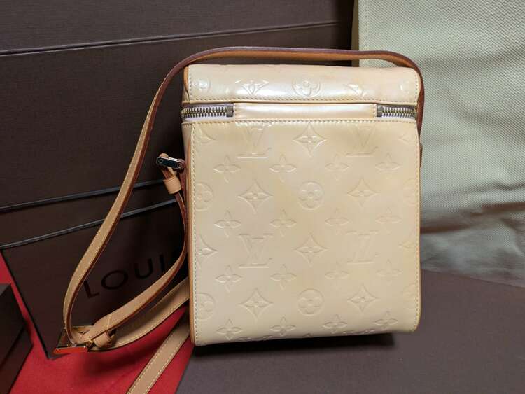 ヴェルニ。付属品は、布袋。本体にヤケはありますが、型崩れなし。ヌメも目立ったシミ（ブランドバッグ）の商品画像 - 査定依頼日：2025年3月6日 - 最高査定価格：35,000円