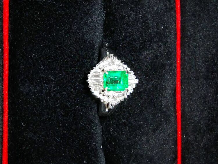 鑑定書を参照してください。　未使用品となります（宝石）の商品画像 - 査定依頼日：2025年11月12日 - 最高査定価格：200,000円