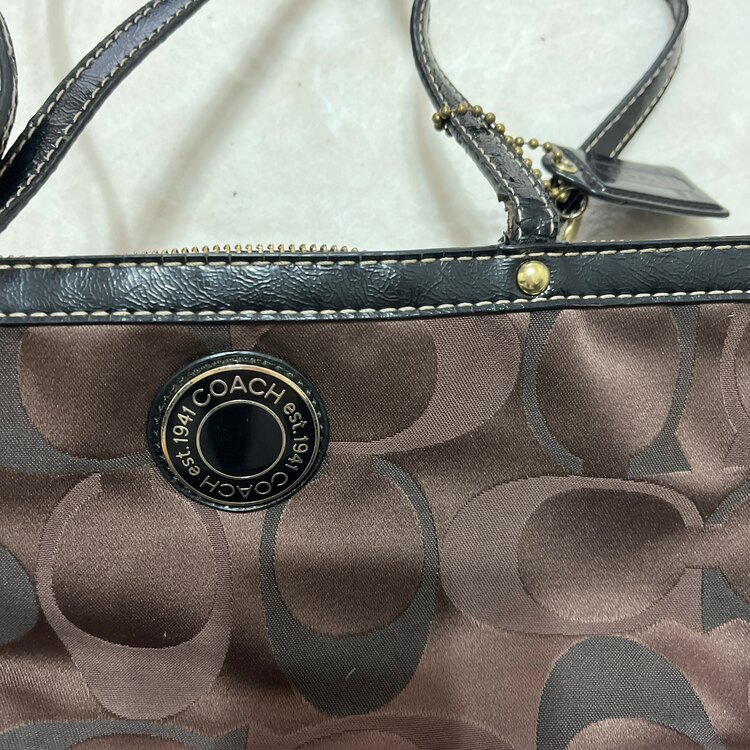 シグネチャー トートバッグ F20018（ブランドバッグ）の商品画像 - 査定依頼日：2025年1月6日 - 最高査定価格：1,000円