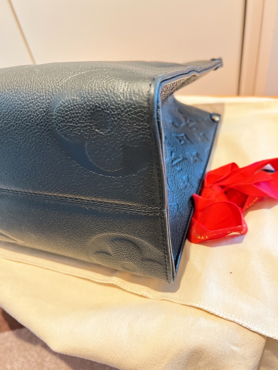 ルイヴィトン　オンザゴーMM 型番 M45595（ブランドバッグ）の商品画像 - 査定依頼日：2025年6月3日 - 最高査定価格：333,000円