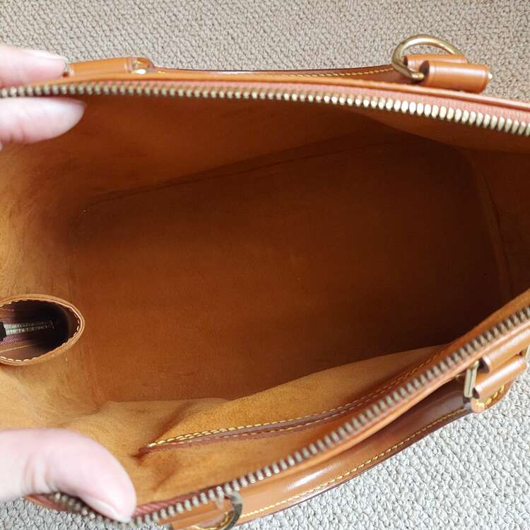 ルイヴィトン エピ （ブランドバッグ）の商品画像 - 査定依頼日：2025年2月12日 - 最高査定価格：15,000円