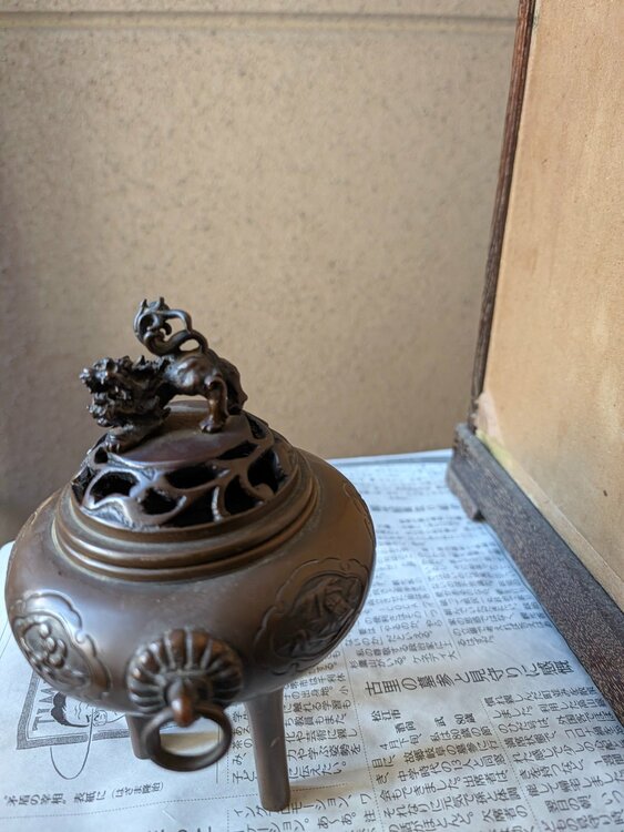 日本人形と香炉（美術品・骨董品）の商品画像 - 査定依頼日：2026年10月3日 - 最高査定価格：100,000円
