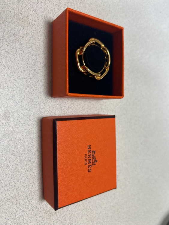 スカーフリング（ブランド財布・小物）の商品画像 - 査定依頼日：2025年12月21日 - 最高査定価格：3,100円