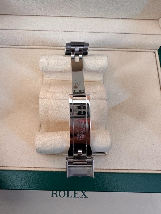 ロレックス GMTマスター 116710lm（高級時計）の商品画像 - 査定依頼日：2025年7月17日 - 最高査定価格：1,780,000円