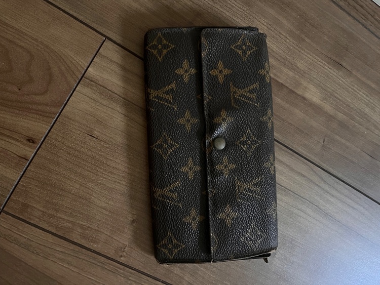 モノグラム財布（ブランド財布・小物）の商品画像 - 査定依頼日：2026年3月11日 - 最高査定価格：3,000円