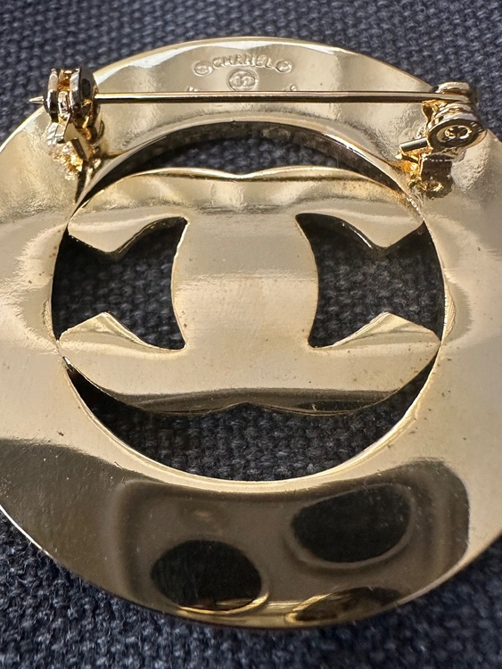 ブローチ（ブランド財布・小物）の商品画像 - 査定依頼日：2025年8月29日 - 最高査定価格：1,000円