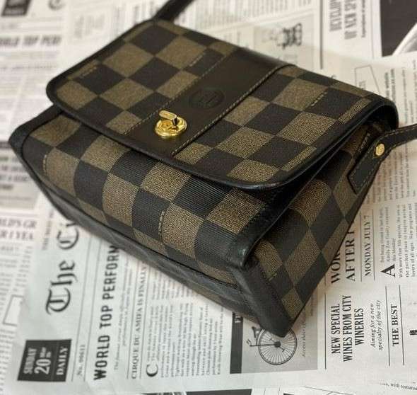 チェックペカン×レザーショルダーバッグ（ブランドバッグ）の商品画像 - 査定依頼日：2025年3月31日 - 最高査定価格：45,000円