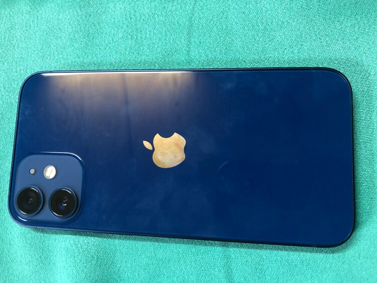 iPhone 12 mini 128GB au（スマホ）の商品画像 - 査定依頼日：2025年5月10日 - 最高査定価格：25,000円