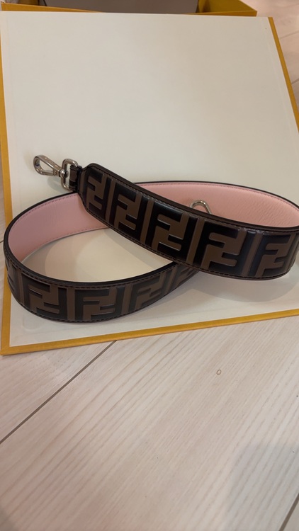 ピーカブーエッセンシャリー（ブランドバッグ）の商品画像 - 査定依頼日：2025年9月2日 - 最高査定価格：140,000円