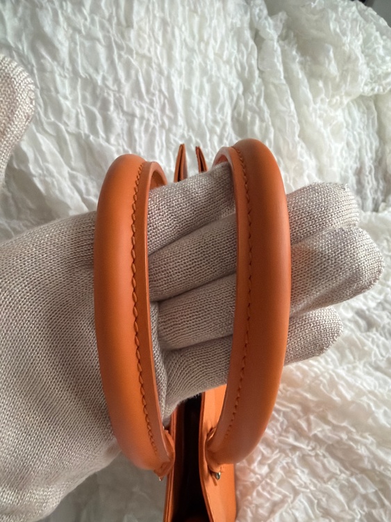 LOUIS VUITTON ルイヴィトン M5908H サックプラGM ハンドバッグ 縦型トート エピ トートバッグ マンダリン オレンジ ユニセックス（ブランドバッグ）の商品画像 - 査定依頼日：2026年9月28日 - 最高査定価格：20,000円