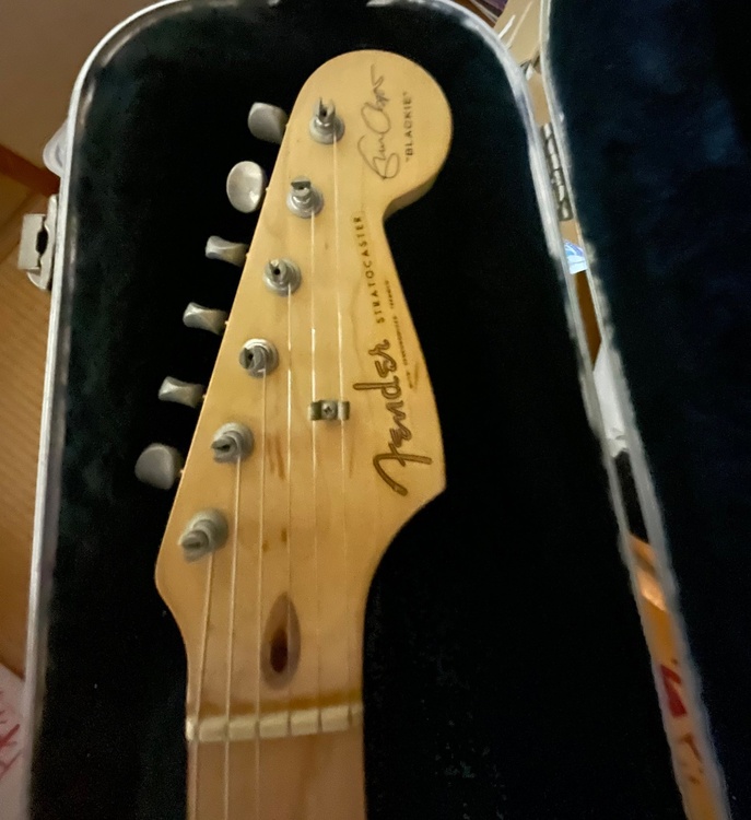 fender USA eric claptonモデル　blacky（ピアノ・楽器・PA機材）の商品画像 - 査定依頼日：2026年8月5日 - 最高査定価格：160,000円
