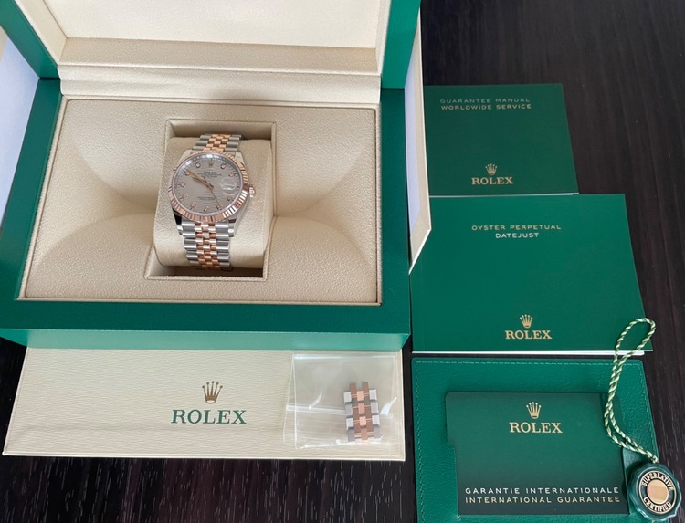 デイトジャスト36 エバーローズゴールドコンビ　ダイヤシルバーブルーテッド文字盤（高級時計）の商品画像 - 査定依頼日：2025年6月19日 - 最高査定価格：2,280,000円