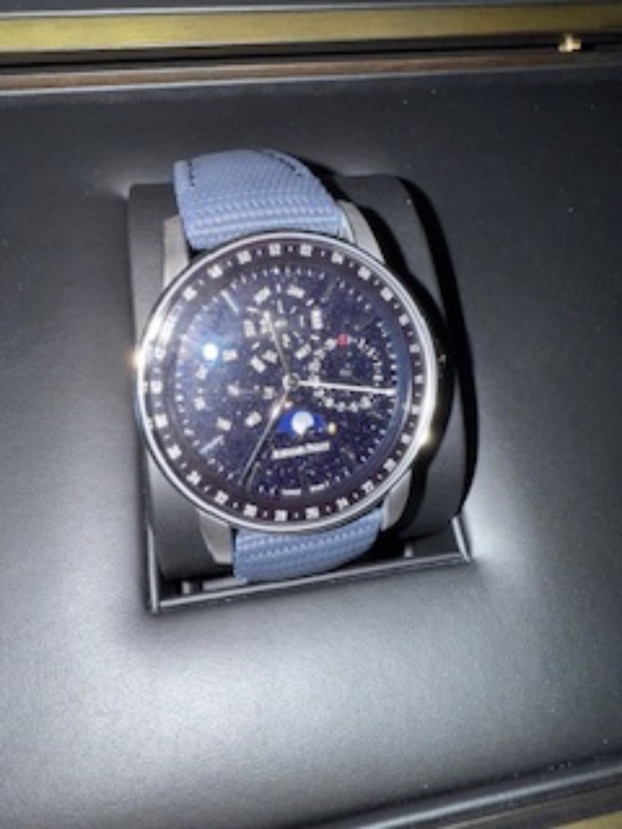 CODE,永久カレンダーアベンチュリン（高級時計）の商品画像 - 査定依頼日：2025年8月30日 - 最高査定価格：7,300,000円