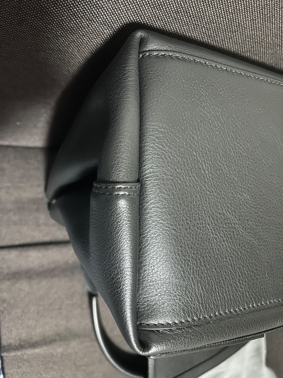 トートバッグ　エブリデイS ネイビーカバス(レザー)（ブランドバッグ）の商品画像 - 査定依頼日：2025年8月18日 - 最高査定価格：10,000円