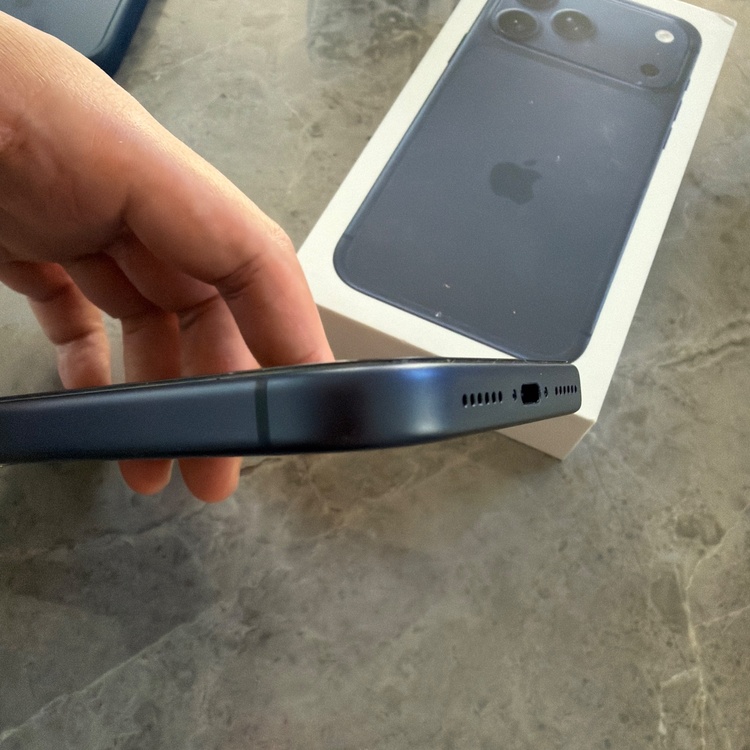 iPhone iPhone 17 Pro Max 256GB SIMフリー（スマホ）の商品画像 - 査定依頼日：2026年8月14日 - 最高査定価格：169,000円