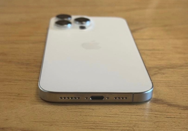 iPhone iPhone 16 Pro Max 1TB SIMフリー（スマホ）の商品画像 - 査定依頼日：2026年10月4日 - 最高査定価格：154,000円