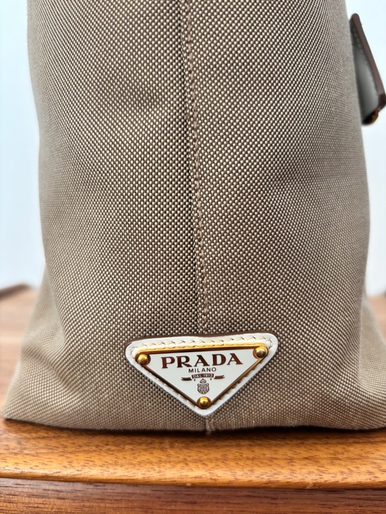PRADAトートバック（ブランドバッグ）の商品画像 - 査定依頼日：2026年3月29日 - 最高査定価格：80,000円