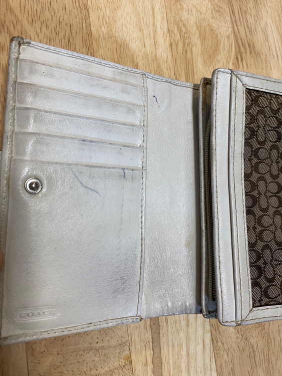 財布（ブランド財布・小物）の商品画像 - 査定依頼日：2026年4月4日 - 最高査定価格：2,000円