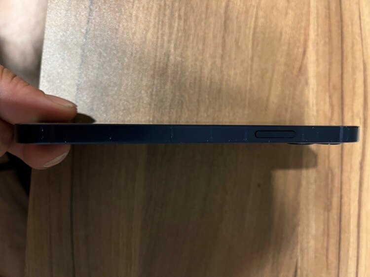 iPhone12 ブルー　64GB（スマホ）の商品画像 - 査定依頼日：2025年5月13日 - 最高査定価格：16,000円