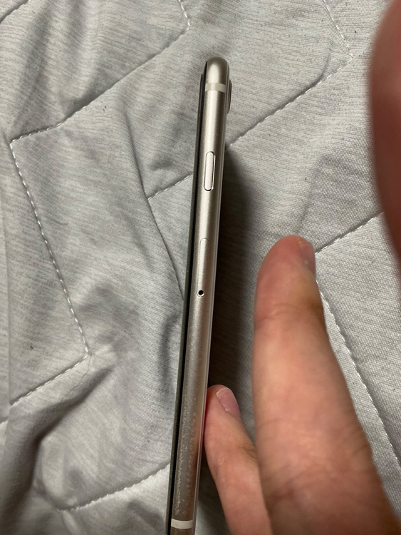 iPhone iPhone SE (第 3 世代) 128GB SIMフリー（スマホ）の商品画像 - 査定依頼日：2026年7月13日 - 最高査定価格：15,000円