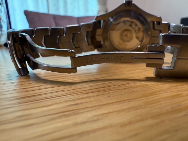 タグホイヤー リンク WJF211m（高級時計）の商品画像 - 査定依頼日：2025年8月24日 - 最高査定価格：135,000円