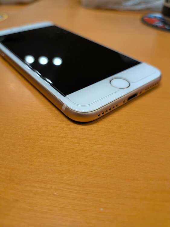 iPhone8 64GB（スマホ）の商品画像 - 査定依頼日：2026年5月26日 - 最高査定価格：3,500円